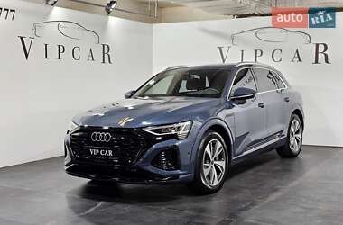 Позашляховик / Кросовер Audi Q8 e-tron 2023 в 