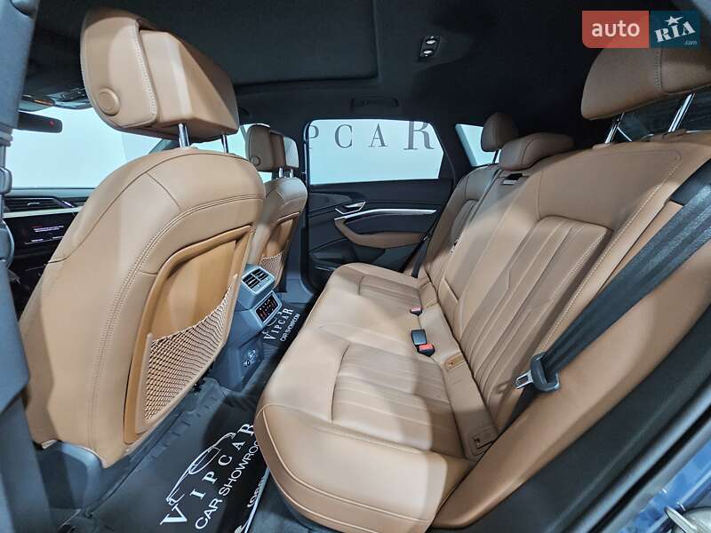 Позашляховик / Кросовер Audi Q8 e-tron 2023 в Києві