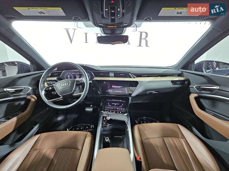Позашляховик / Кросовер Audi Q8 e-tron 2023 в Києві