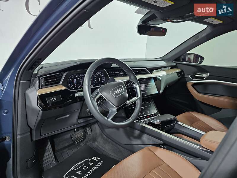 Позашляховик / Кросовер Audi Q8 e-tron 2023 в Києві