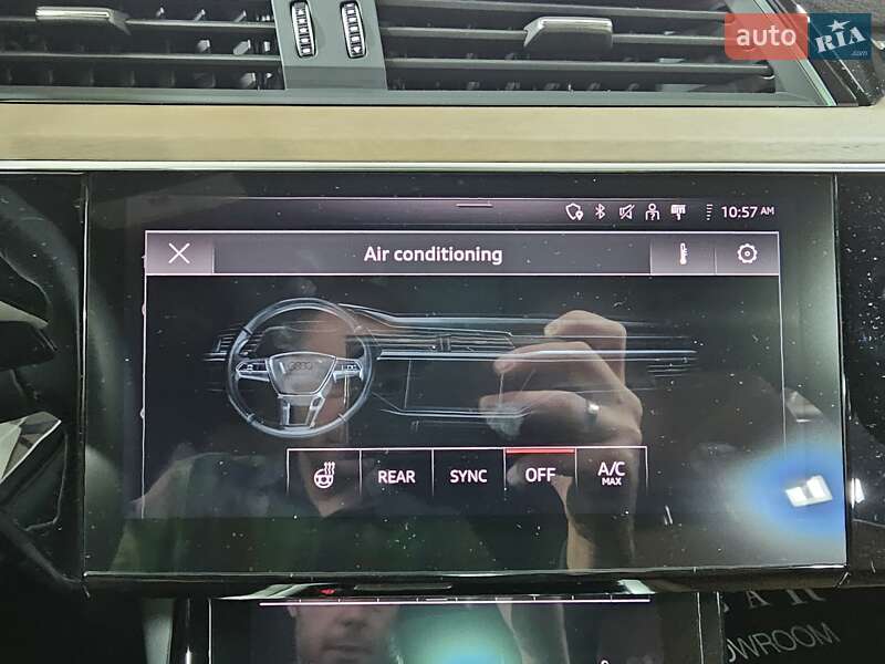 Позашляховик / Кросовер Audi Q8 e-tron 2023 в Києві