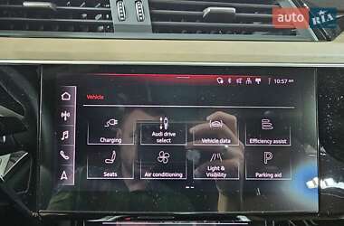 Позашляховик / Кросовер Audi Q8 e-tron 2023 в 