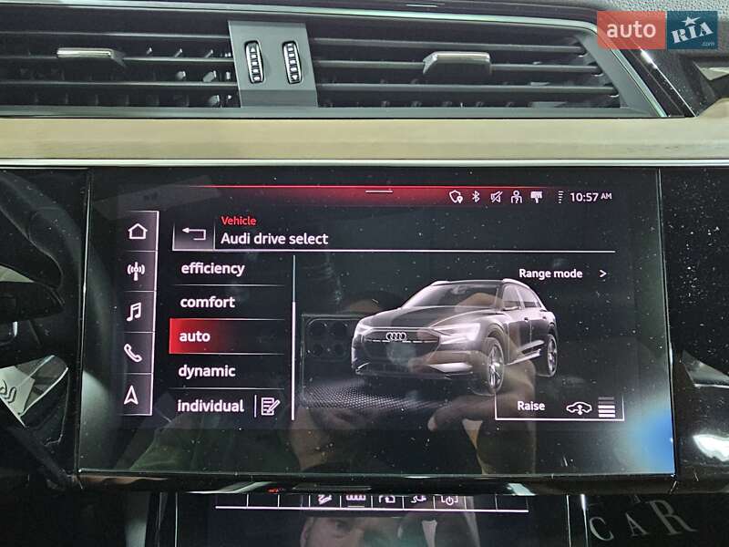 Позашляховик / Кросовер Audi Q8 e-tron 2023 в Києві