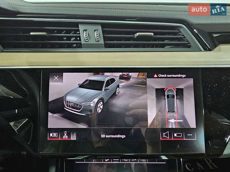 Позашляховик / Кросовер Audi Q8 e-tron 2023 в Києві