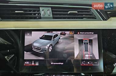 Позашляховик / Кросовер Audi Q8 e-tron 2023 в 