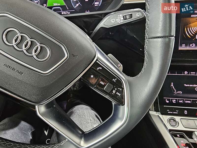 Позашляховик / Кросовер Audi Q8 e-tron 2023 в Києві