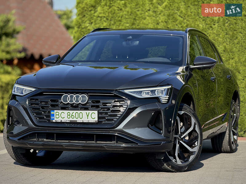 Позашляховик / Кросовер Audi Q8 e-tron 2023 в 