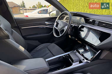 Позашляховик / Кросовер Audi Q8 e-tron 2023 в 
