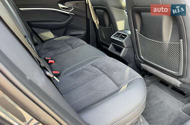 Позашляховик / Кросовер Audi Q8 e-tron 2023 в 
