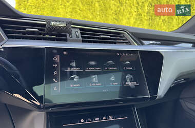 Позашляховик / Кросовер Audi Q8 e-tron 2023 в 
