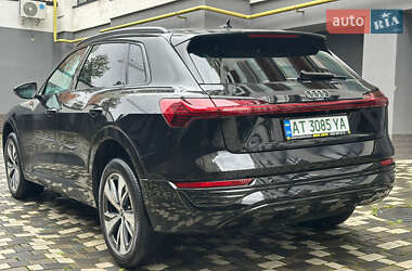 Позашляховик / Кросовер Audi Q8 e-tron 2023 в 