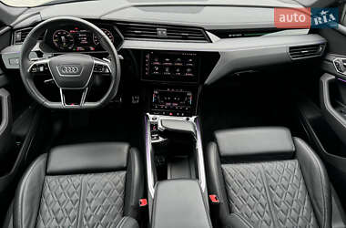 Внедорожник / Кроссовер Audi Q8 e-tron 2023 в 