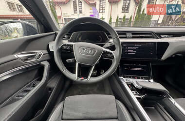 Позашляховик / Кросовер Audi Q8 e-tron 2023 в 