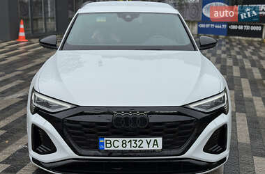 Позашляховик / Кросовер Audi Q8 e-tron 2023 в 