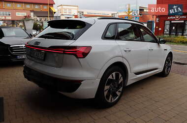 Позашляховик / Кросовер Audi Q8 e-tron 2023 в 