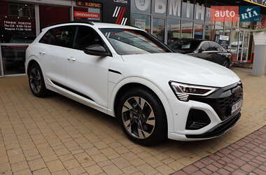 Позашляховик / Кросовер Audi Q8 e-tron 2023 в 