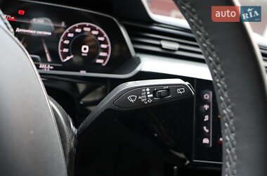 Позашляховик / Кросовер Audi Q8 e-tron 2023 в 