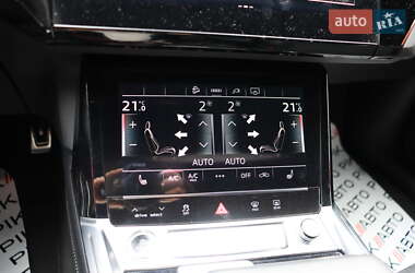 Позашляховик / Кросовер Audi Q8 e-tron 2023 в 