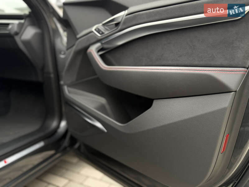 Позашляховик / Кросовер Audi Q8 e-tron 2024 в Києві