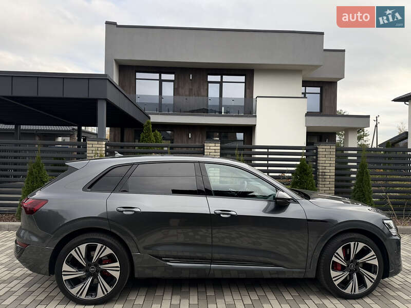 Позашляховик / Кросовер Audi Q8 e-tron 2024 в Києві