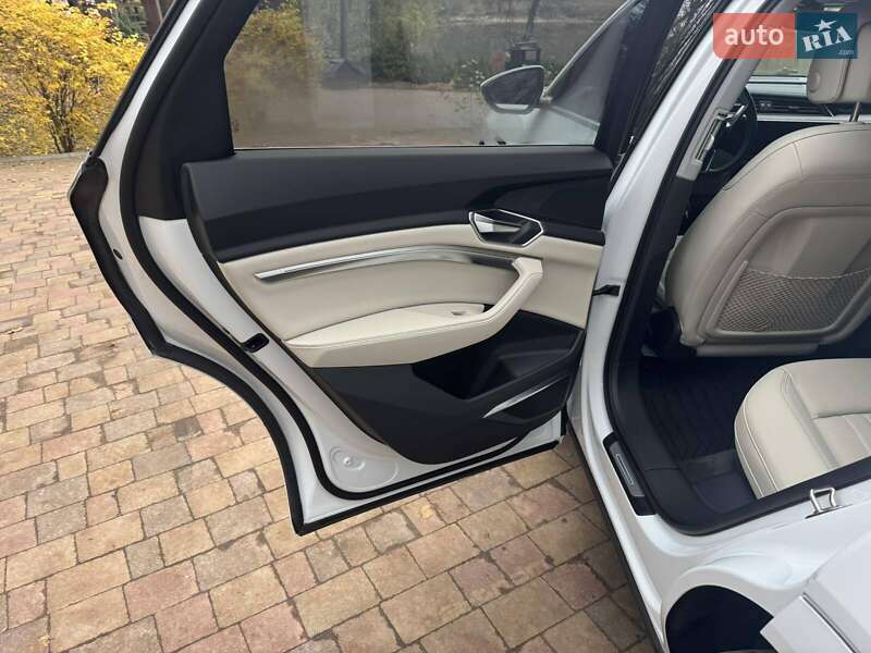 Внедорожник / Кроссовер Audi Q8 e-tron 2023 в Харькове