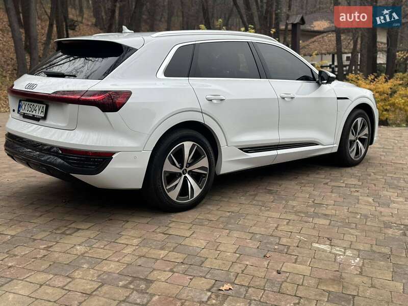 Внедорожник / Кроссовер Audi Q8 e-tron 2023 в Харькове