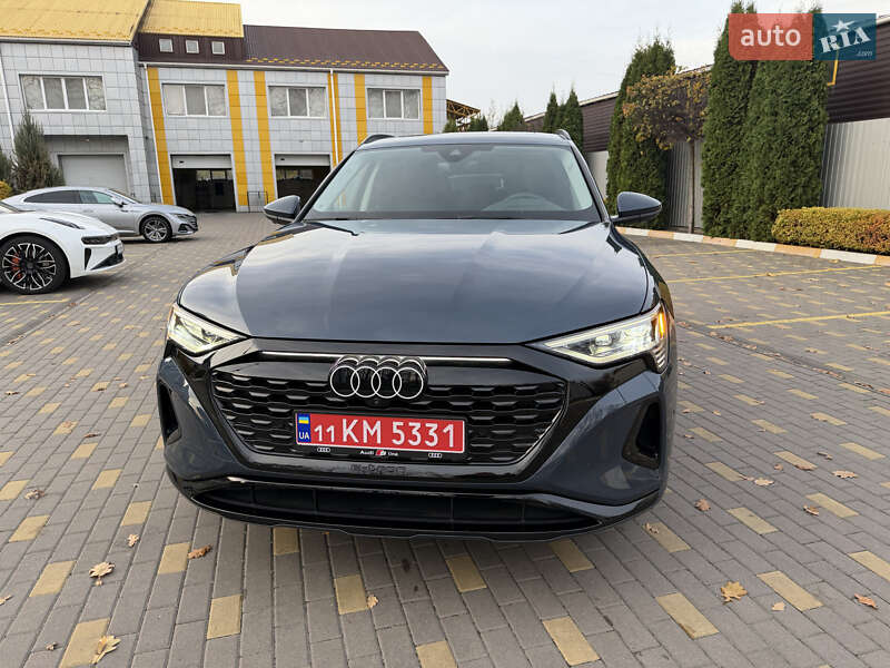 Позашляховик / Кросовер Audi Q8 e-tron 2023 в Києві