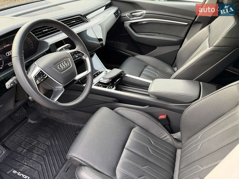 Позашляховик / Кросовер Audi Q8 e-tron 2023 в Києві
