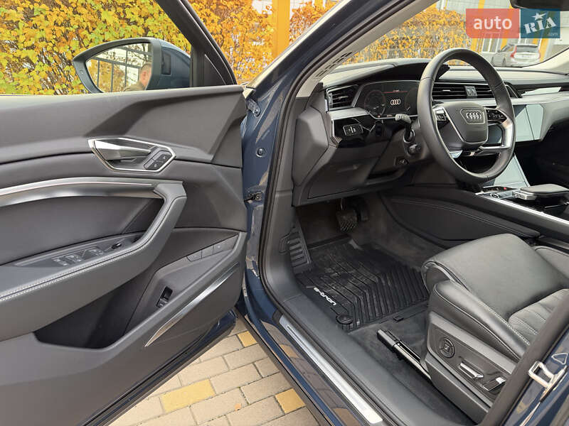 Позашляховик / Кросовер Audi Q8 e-tron 2023 в Києві