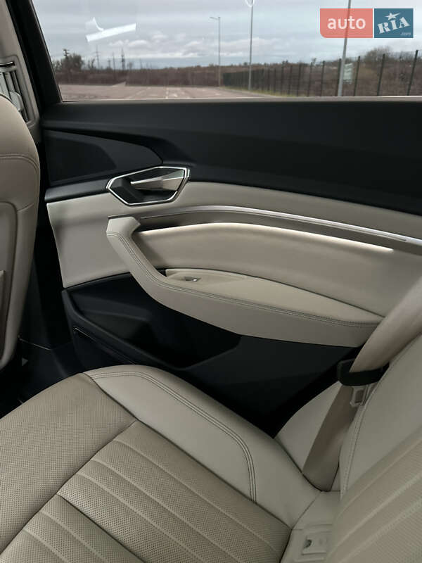 Внедорожник / Кроссовер Audi Q8 e-tron 2023 в Ровно фото 25 Внедорожник / Кроссовер Audi Q8 e-tron 2023 в Ровно