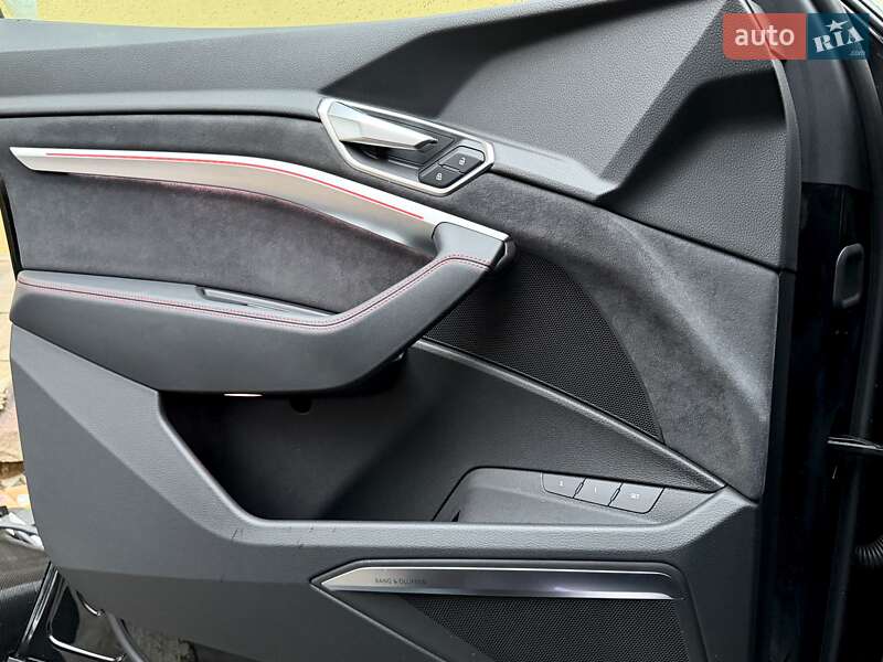 Внедорожник / Кроссовер Audi Q8 e-tron 2023 в Киеве