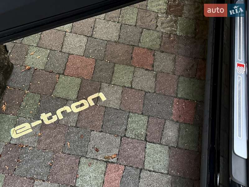 Внедорожник / Кроссовер Audi Q8 e-tron 2023 в Киеве