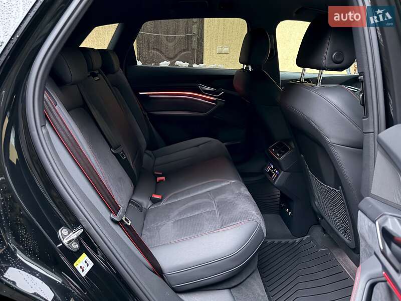 Внедорожник / Кроссовер Audi Q8 e-tron 2023 в Киеве