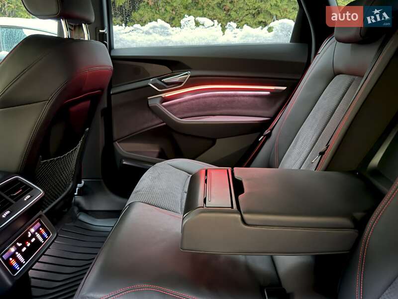 Внедорожник / Кроссовер Audi Q8 e-tron 2023 в Киеве