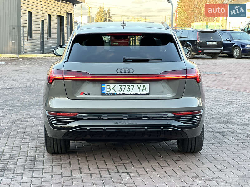 Внедорожник / Кроссовер Audi Q8 e-tron 2023 в Ровно