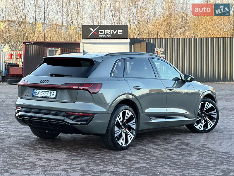 Внедорожник / Кроссовер Audi Q8 e-tron 2023 в Ровно