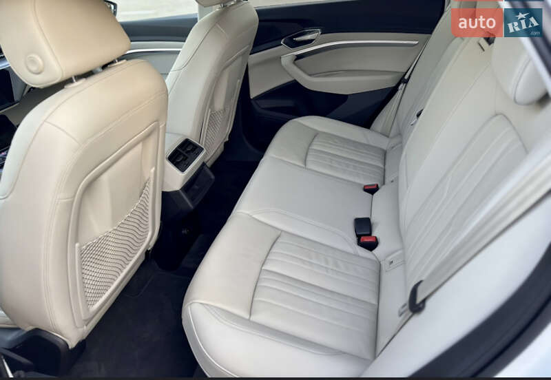 Внедорожник / Кроссовер Audi Q8 e-tron 2024 в Львове