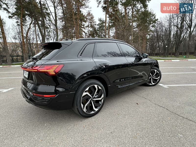 Внедорожник / Кроссовер Audi Q8 e-tron 2023 в Харькове