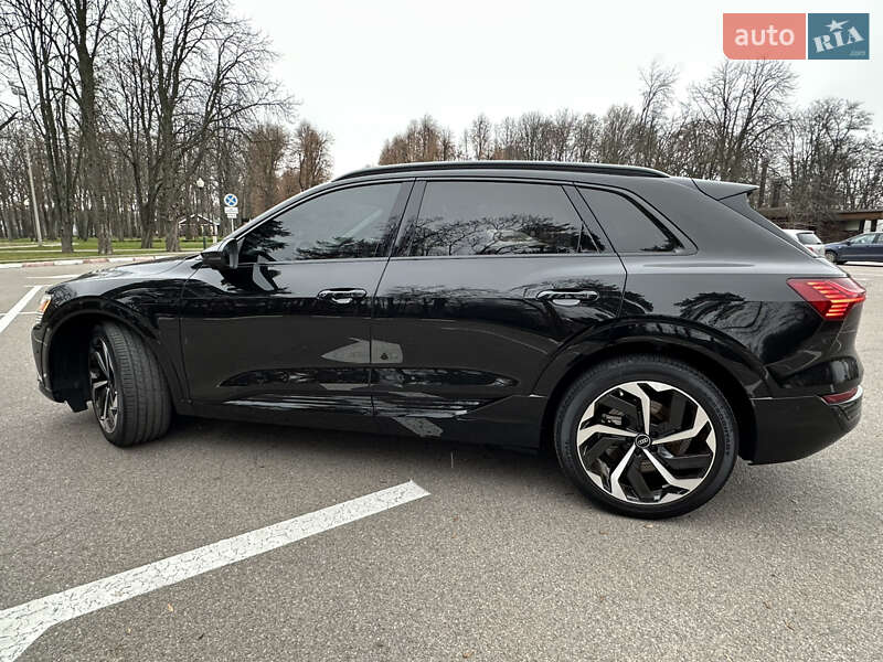 Внедорожник / Кроссовер Audi Q8 e-tron 2023 в Харькове