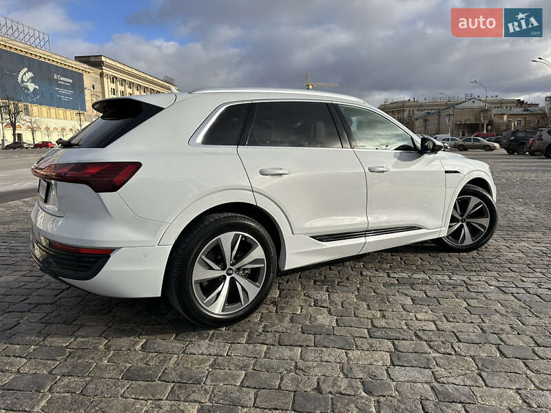 Внедорожник / Кроссовер Audi Q8 e-tron 2023 в Харькове