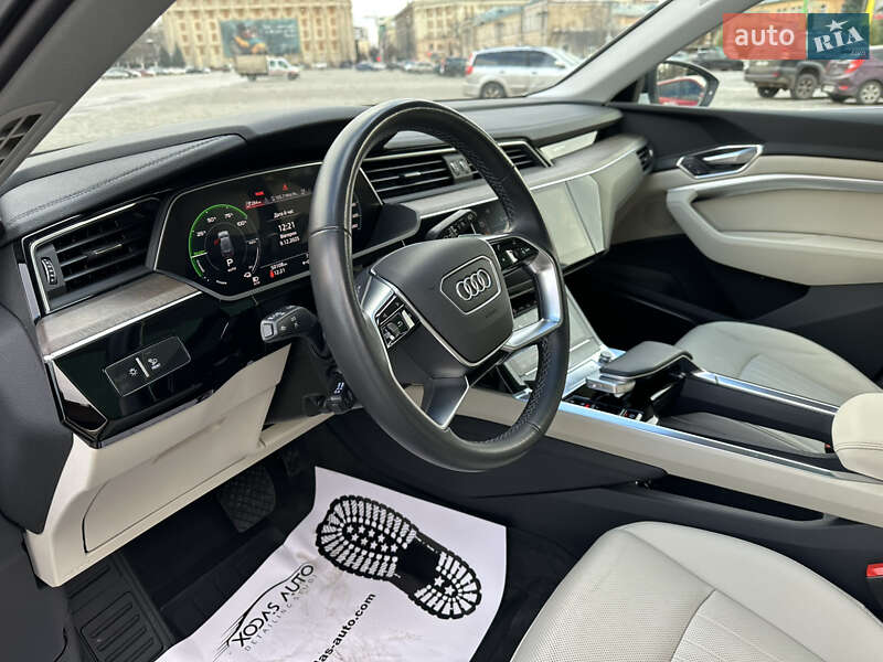 Внедорожник / Кроссовер Audi Q8 e-tron 2023 в Харькове