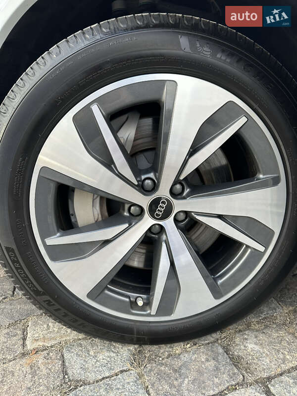Внедорожник / Кроссовер Audi Q8 e-tron 2023 в Харькове