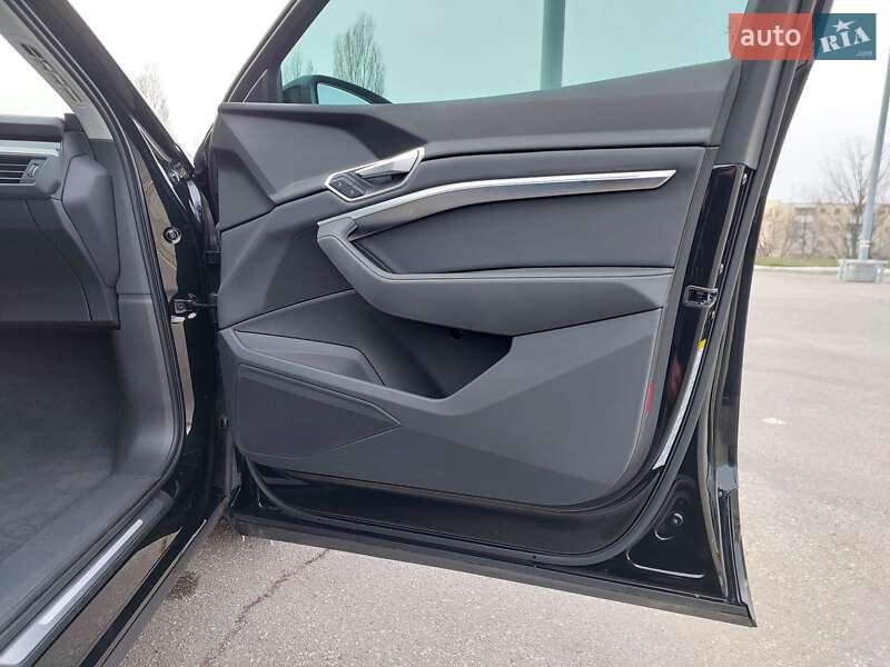 Внедорожник / Кроссовер Audi Q8 e-tron 2023 в Харькове