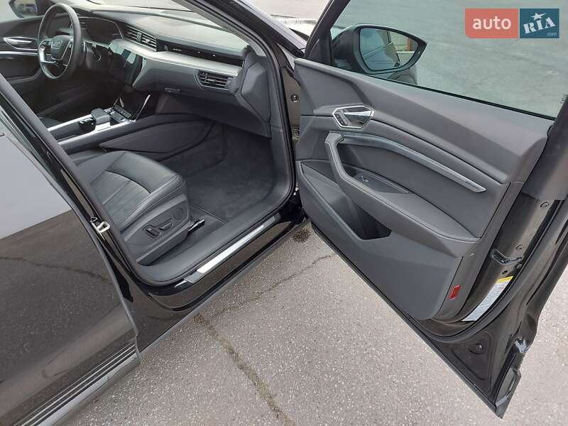 Внедорожник / Кроссовер Audi Q8 e-tron 2023 в Харькове