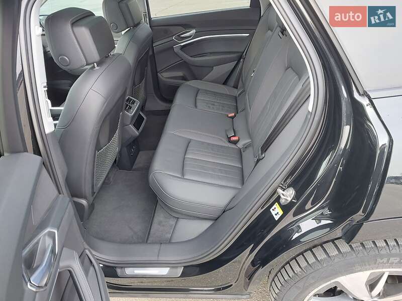 Внедорожник / Кроссовер Audi Q8 e-tron 2023 в Харькове