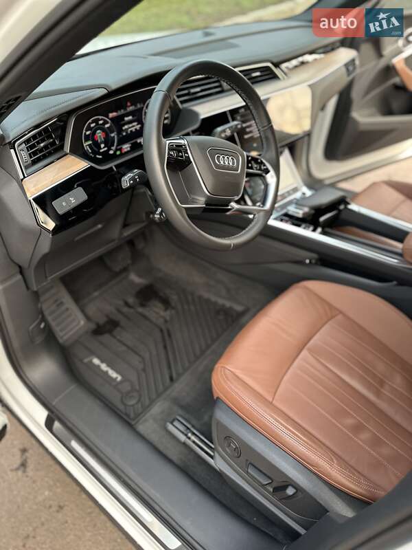 Внедорожник / Кроссовер Audi Q8 e-tron 2024 в Киеве