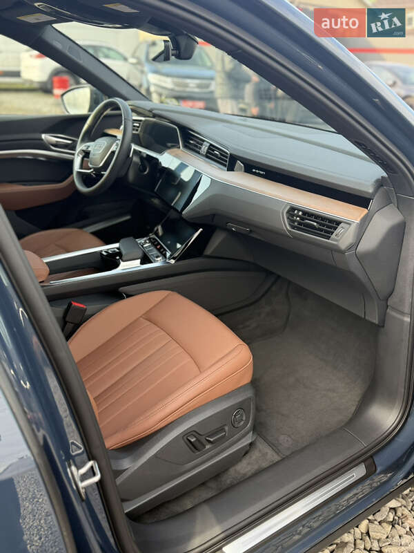 Внедорожник / Кроссовер Audi Q8 e-tron 2023 в Луцке