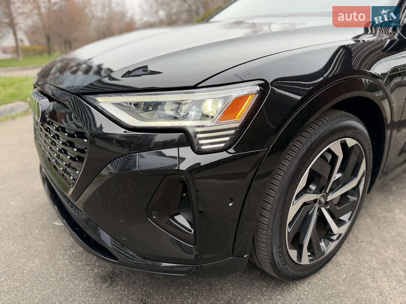 Внедорожник / Кроссовер Audi Q8 e-tron 2023 в Киеве
