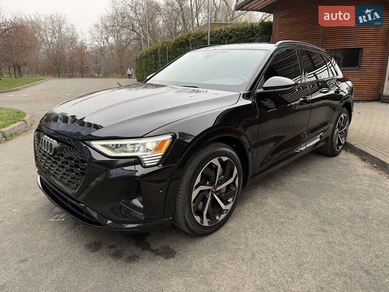 Внедорожник / Кроссовер Audi Q8 e-tron 2023 в Киеве