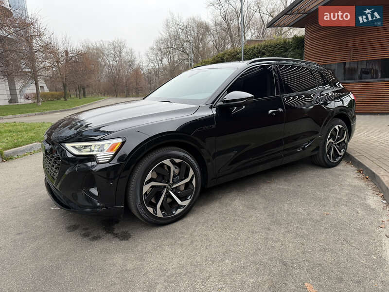 Внедорожник / Кроссовер Audi Q8 e-tron 2023 в Киеве